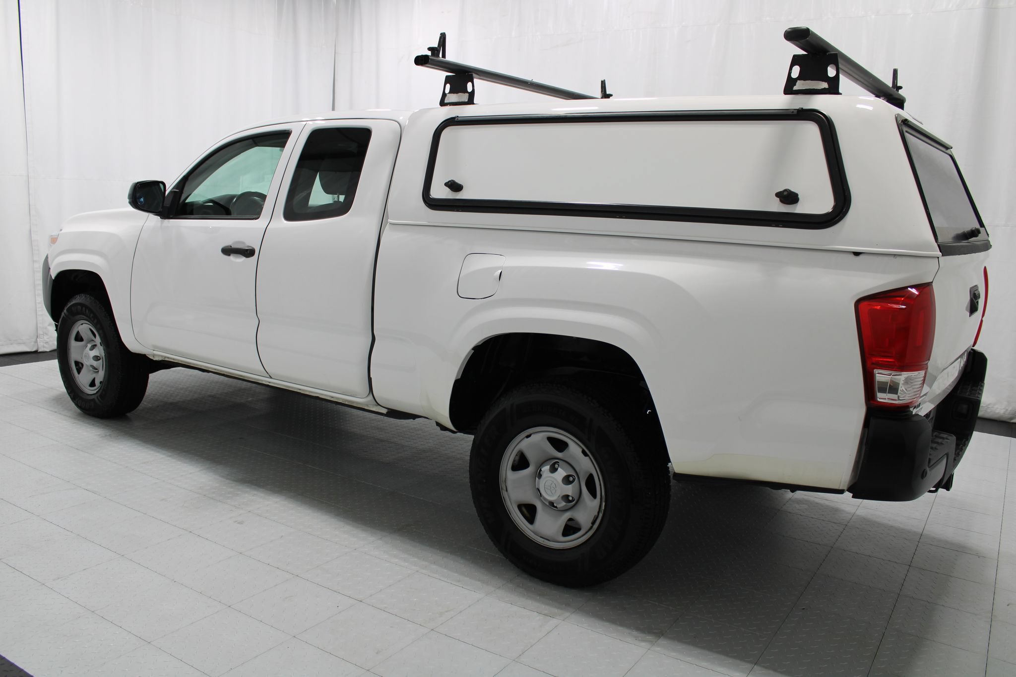 Used 2017 Toyota Tacoma SR RWD image 8
