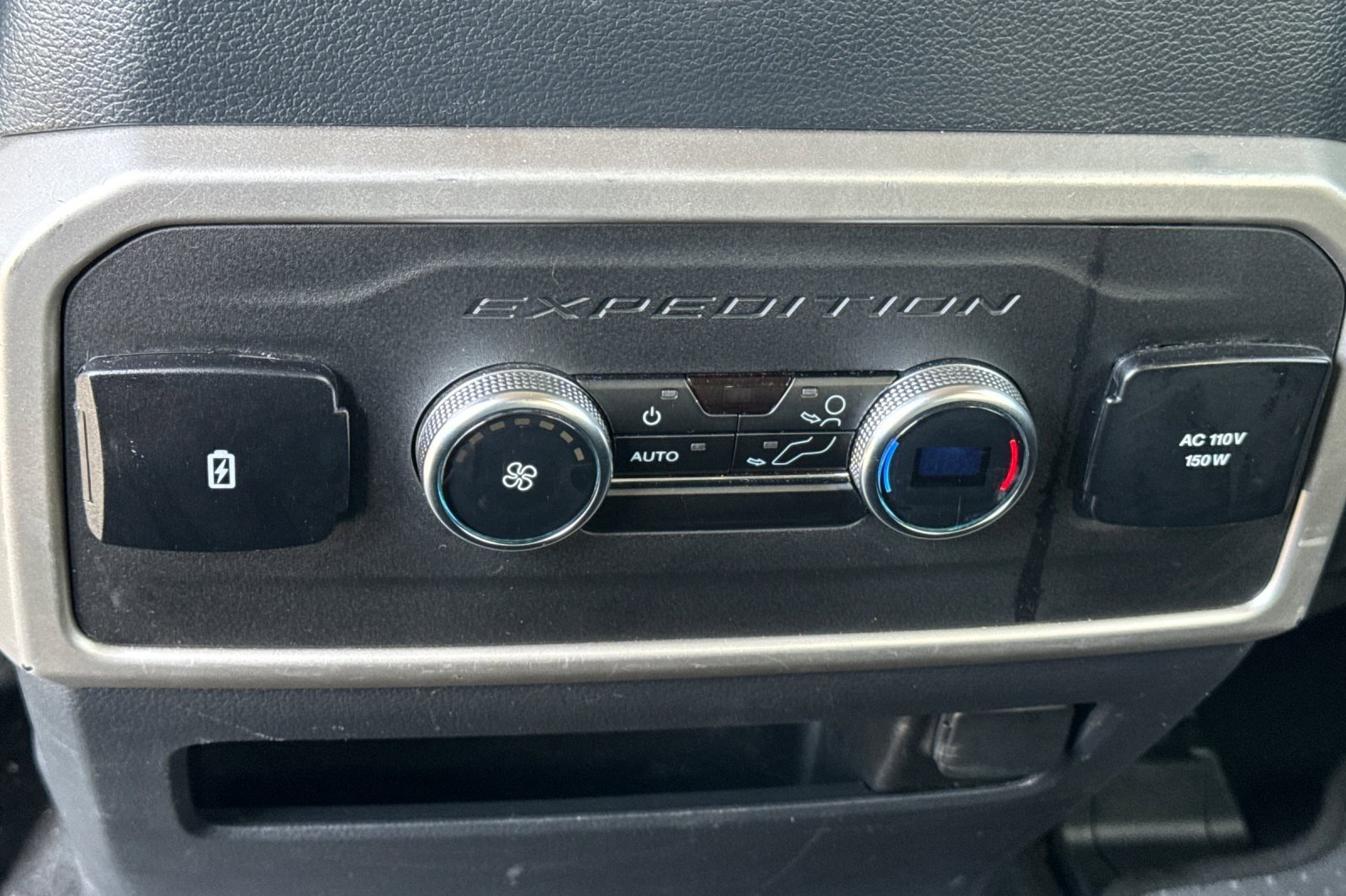 Used 2024 Ford Expedition XLT image 44