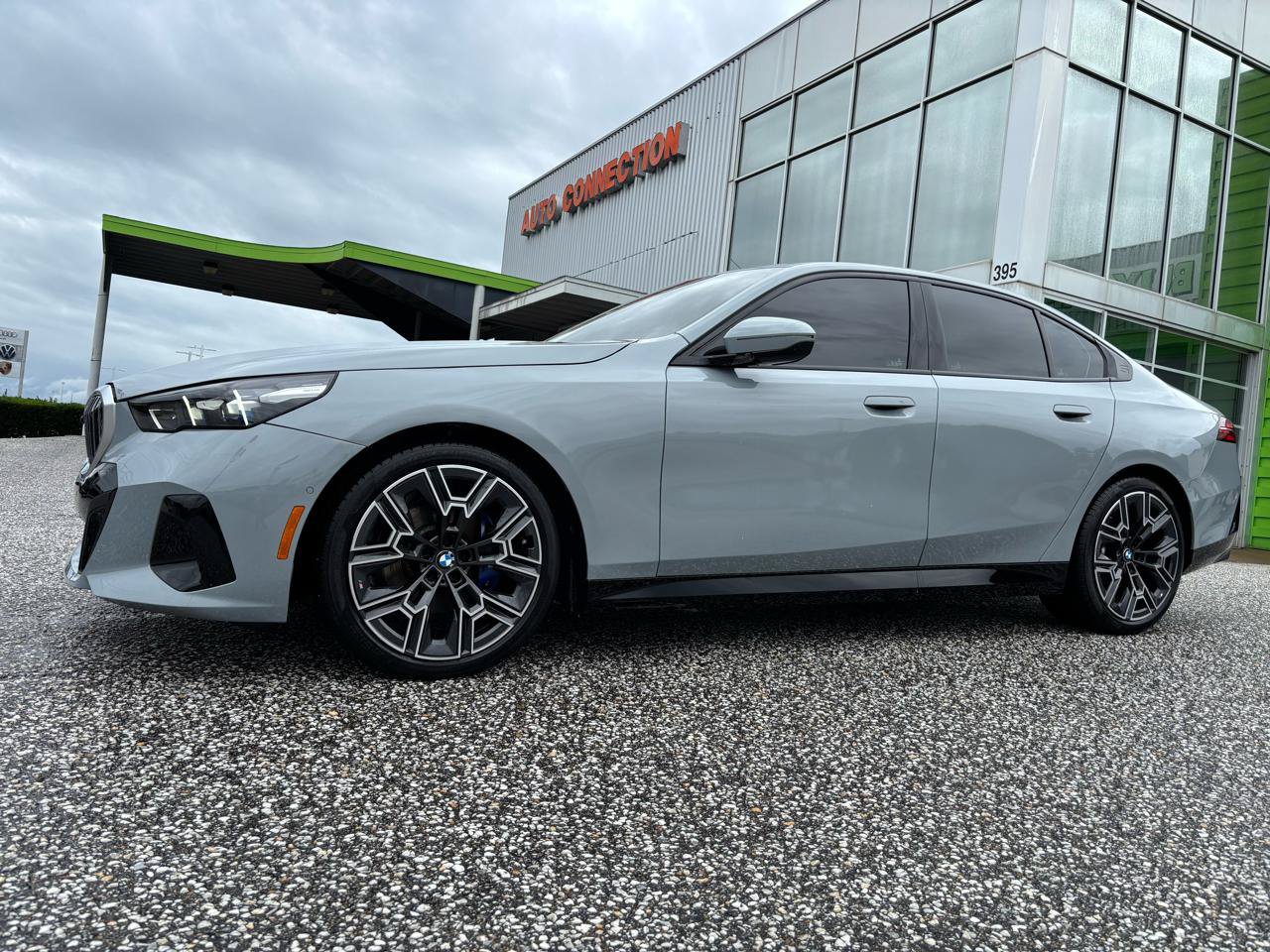 Used 2026 BMW 530i w/ M Sport Package RWD image 3