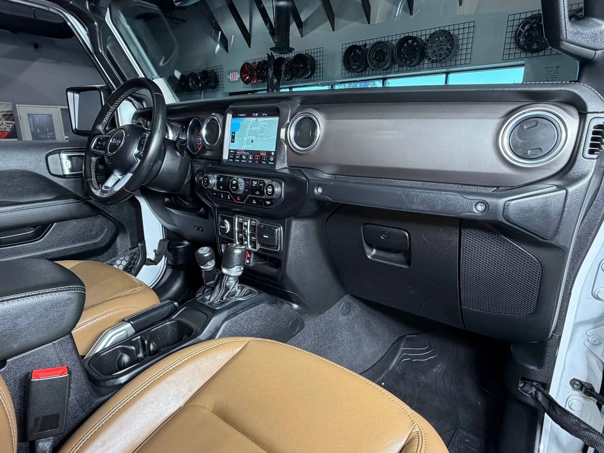 Used 2021 Jeep Gladiator Rubicon AWD/4WD image 19