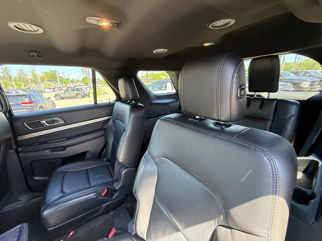 Used 2018 Ford Explorer XLT w/ Equipment Group 202A AWD/4WD image 25