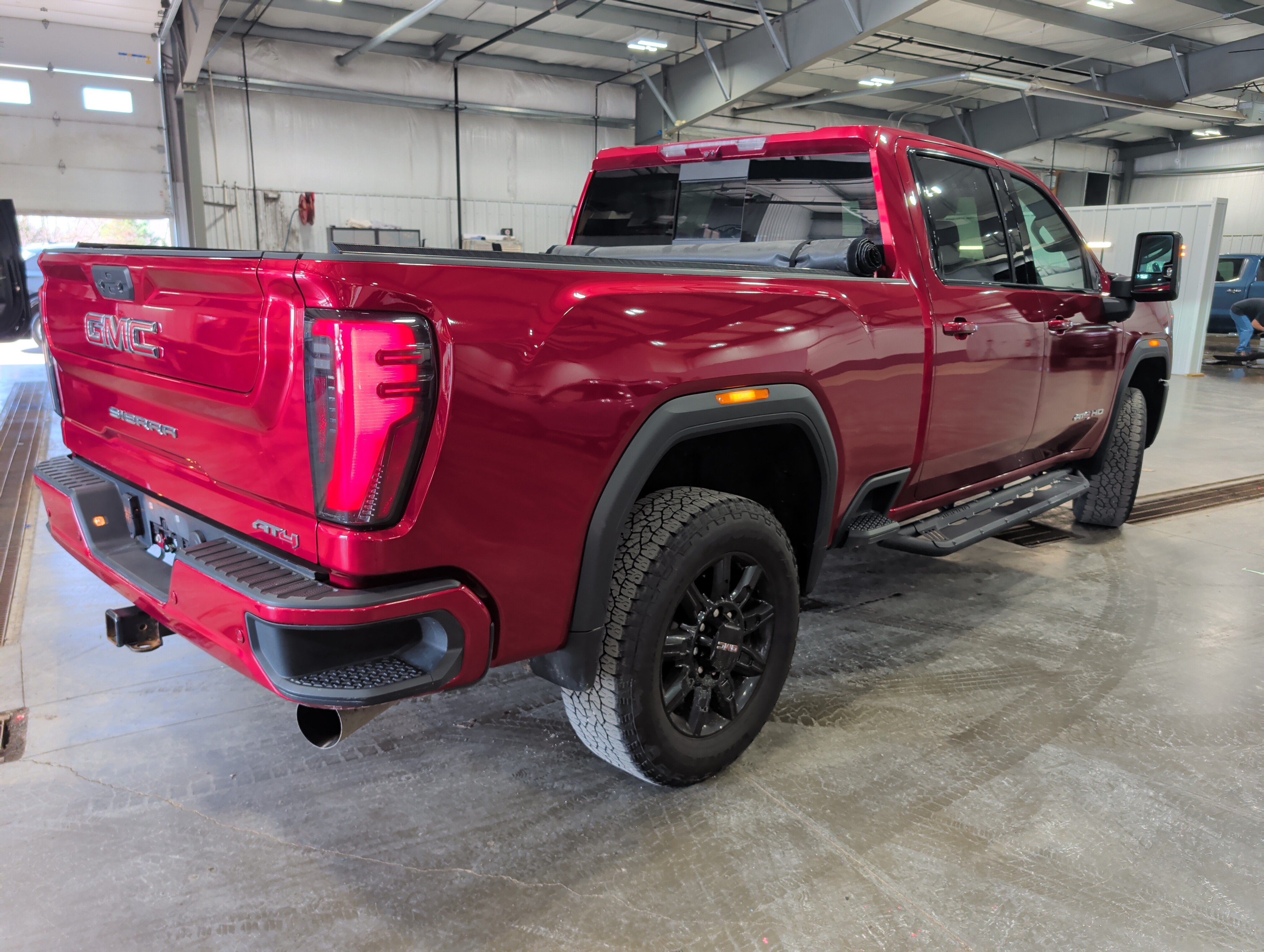 Used 2024 GMC Sierra 2500 AT4 w/ Technology Package AWD/4WD image 3