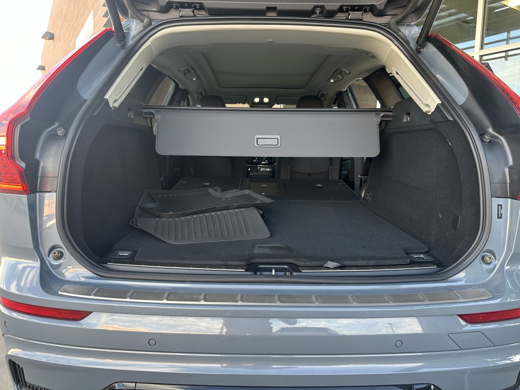 Used 2023 Volvo XC60 B5 Plus w/ Climate Package AWD/4WD image 39