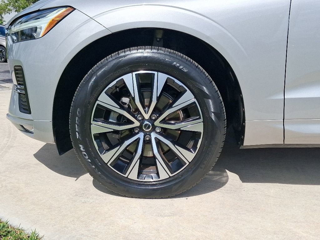 Used 2023 Volvo XC60 B5 Core w/ Protection Package Premier FWD image 3