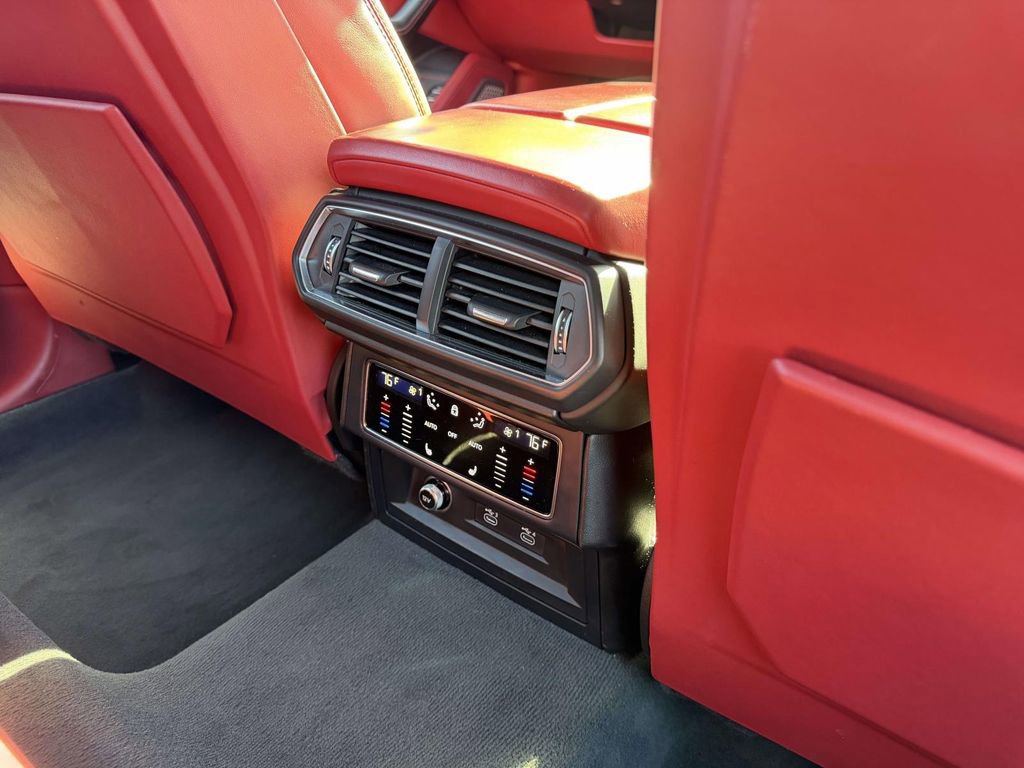 Used 2022 Lamborghini Urus AWD/4WD image 15