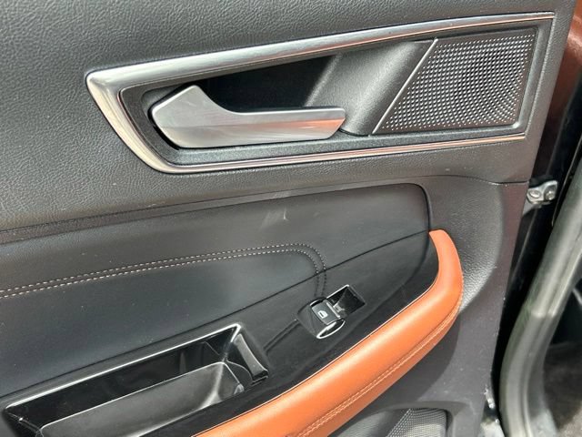 Used 2019 Ford Edge Titanium w/ Equipment Group 301A AWD/4WD image 31