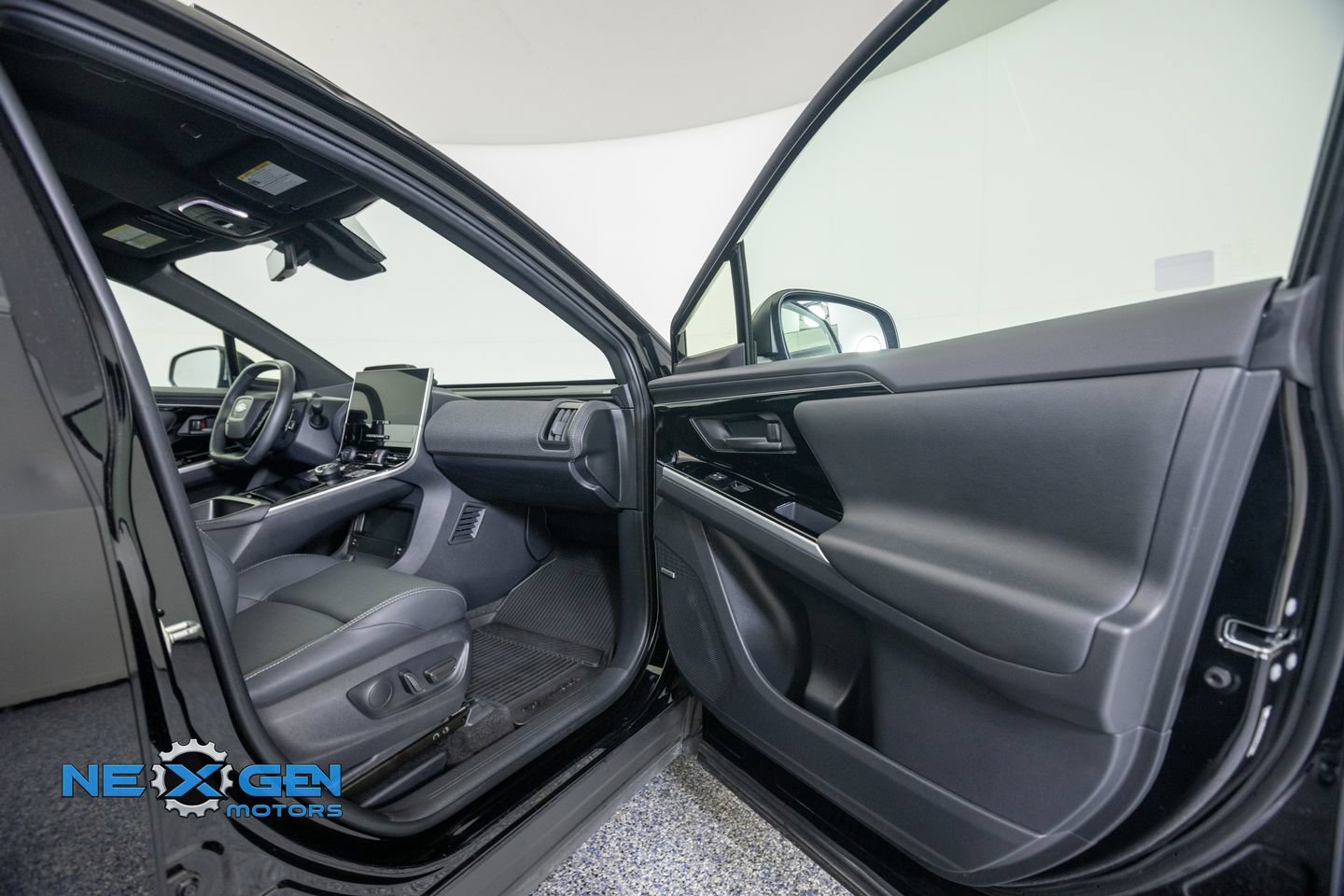 Used 2024 Subaru Solterra w/ Limited Package AWD/4WD image 40