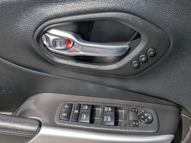 Used 2018 Jeep Cherokee Overland image 15