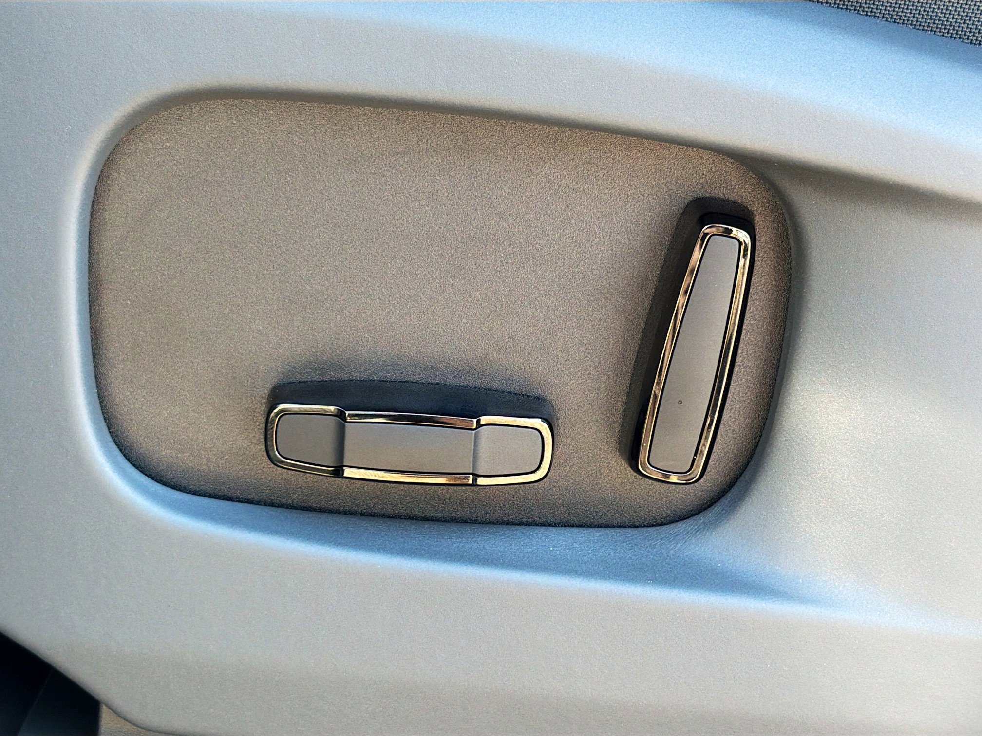 New 2026 Land Rover Defender 110 OCTA image 25