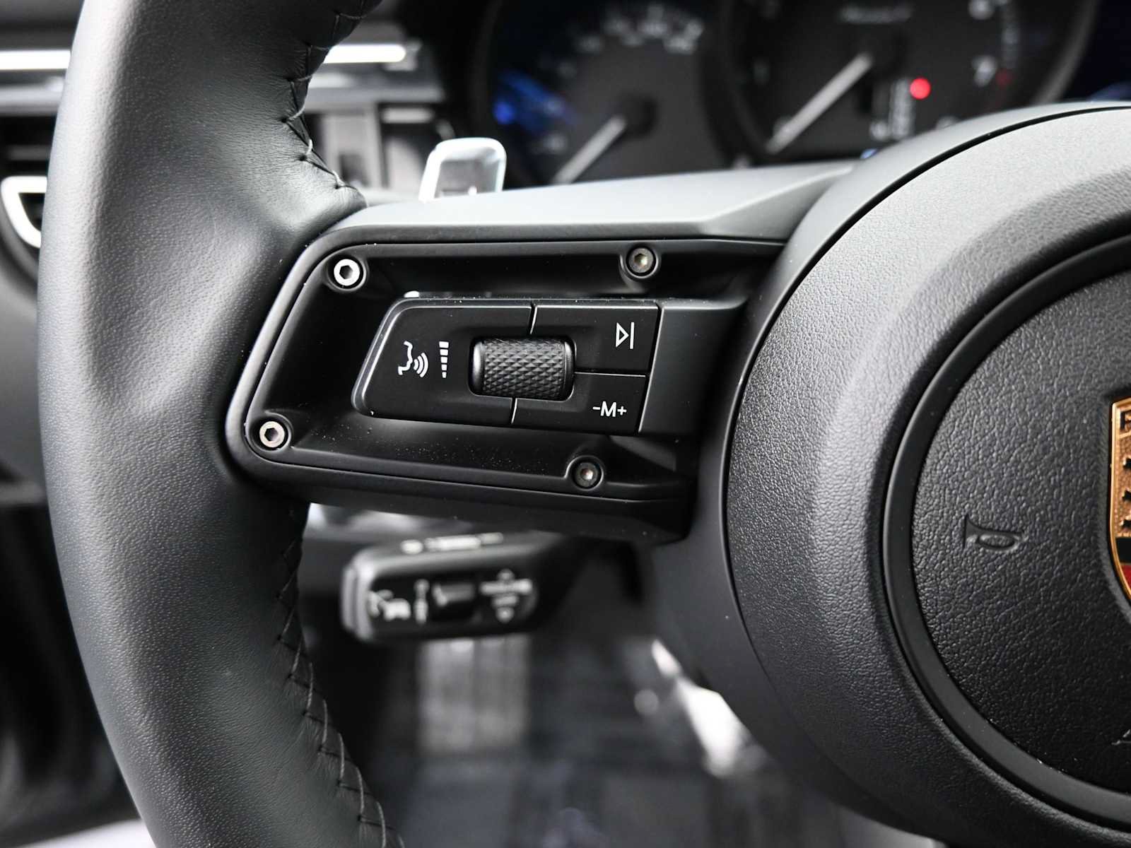 Certified 2025 Porsche Macan Turbo AWD/4WD image 14