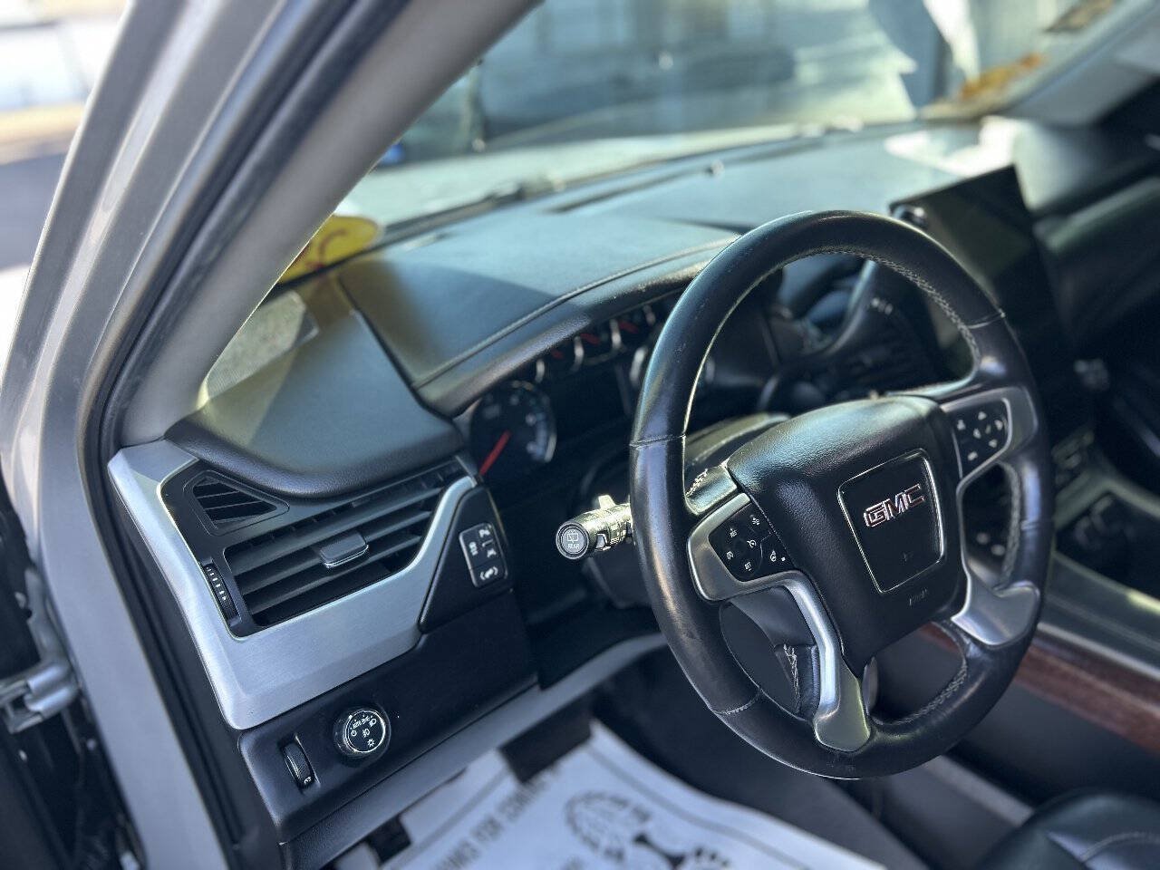 Used 2017 GMC Yukon SLT RWD image 9