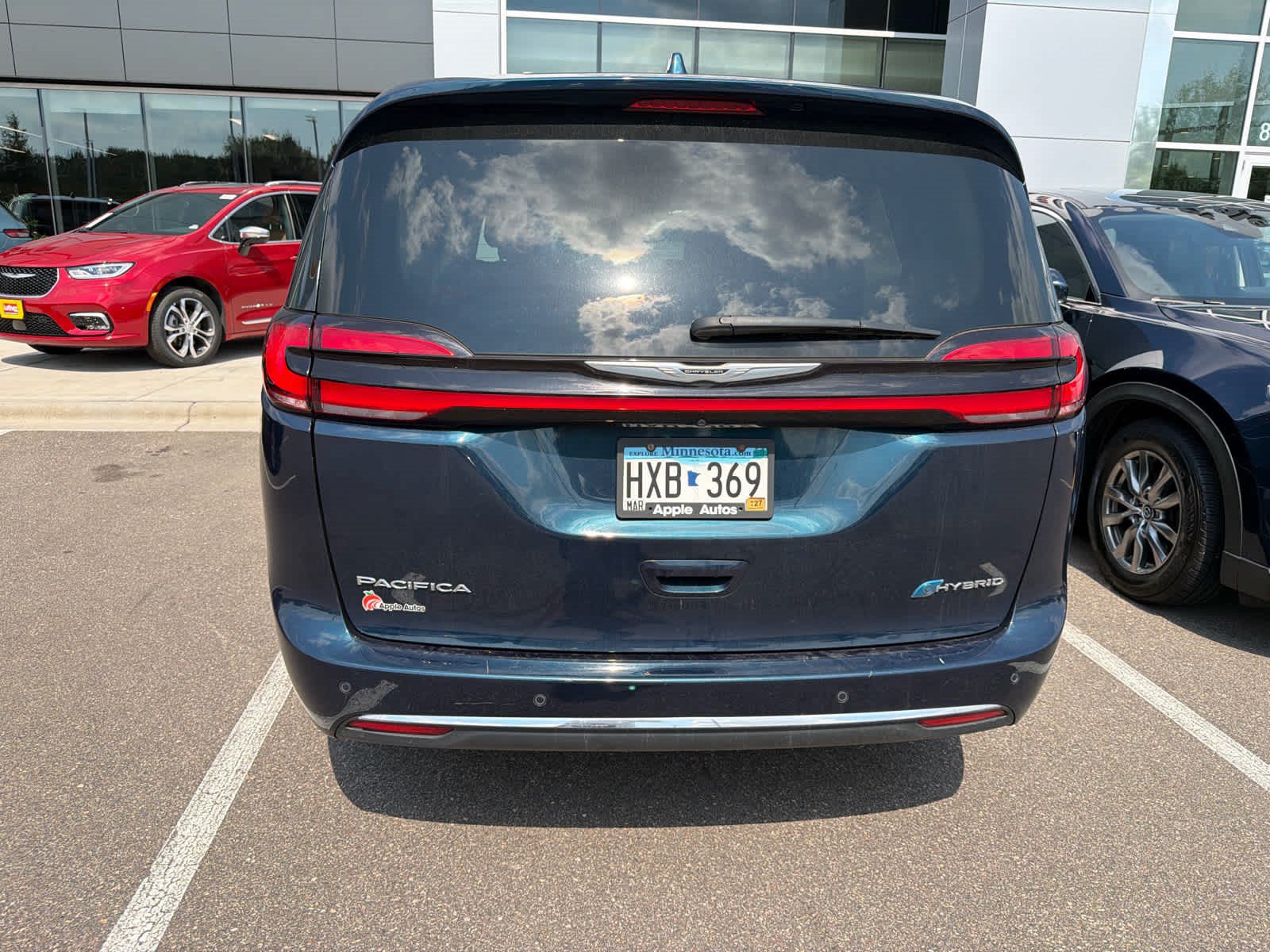 Used 2022 Chrysler Pacifica Limited w/ Uconnect Theater Family Group FWD image 6