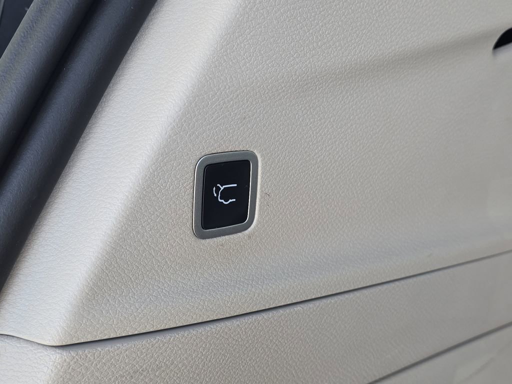 Used 2024 Chrysler Pacifica Touring-L FWD image 8