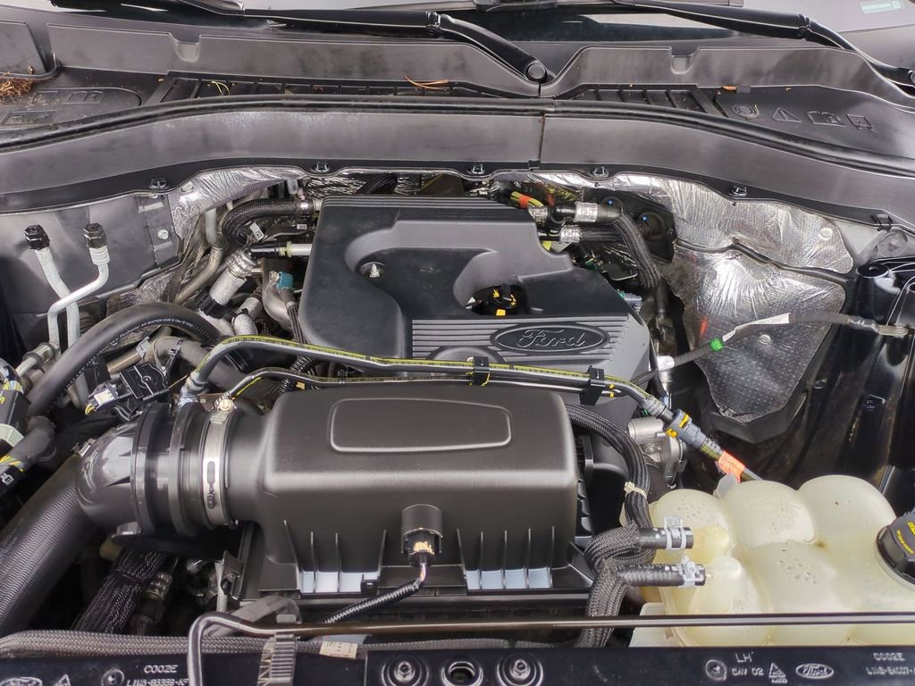 Used 2020 Ford Explorer XLT image 32