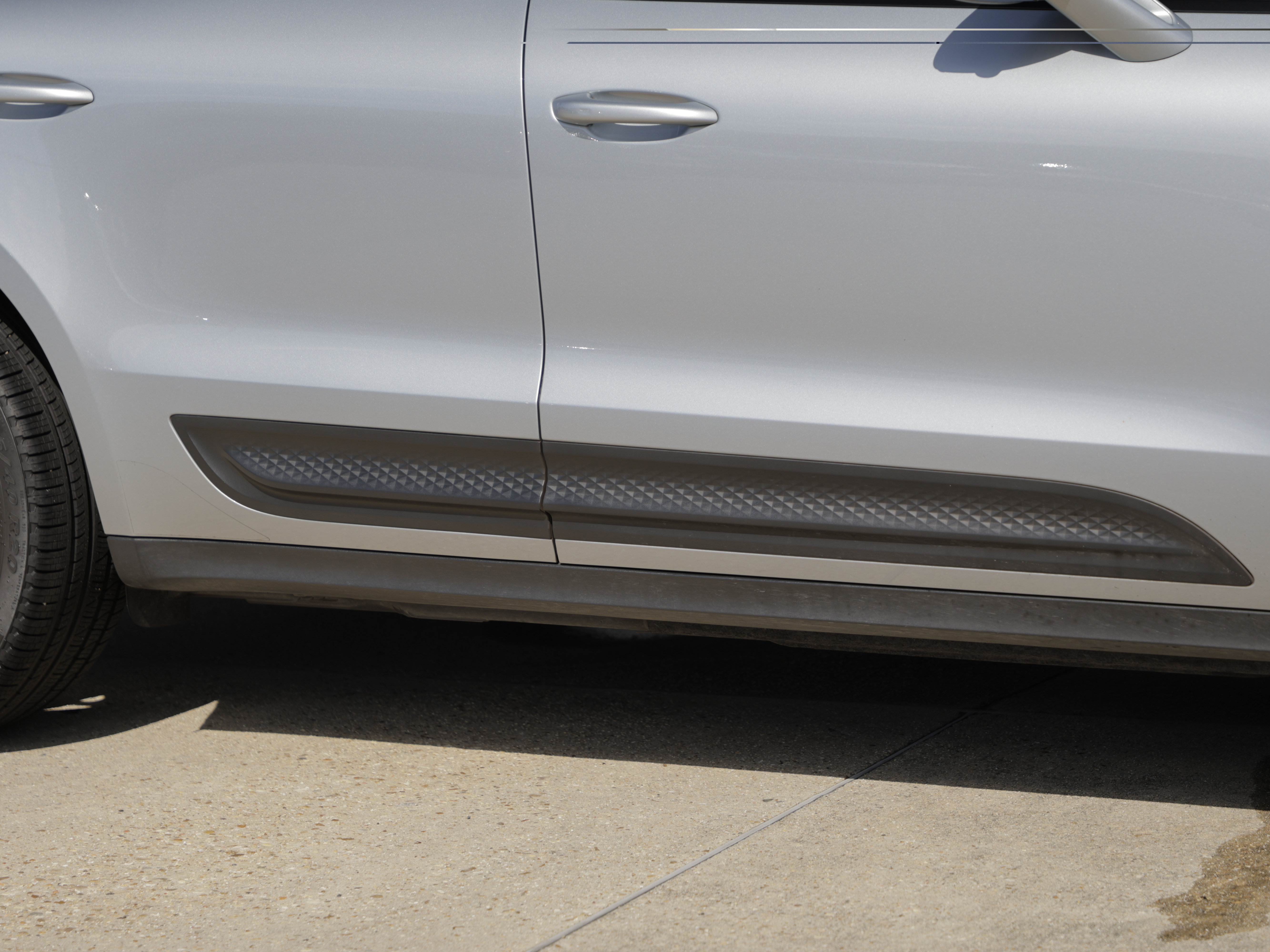 Certified 2023 Porsche Macan Turbo AWD/4WD image 31