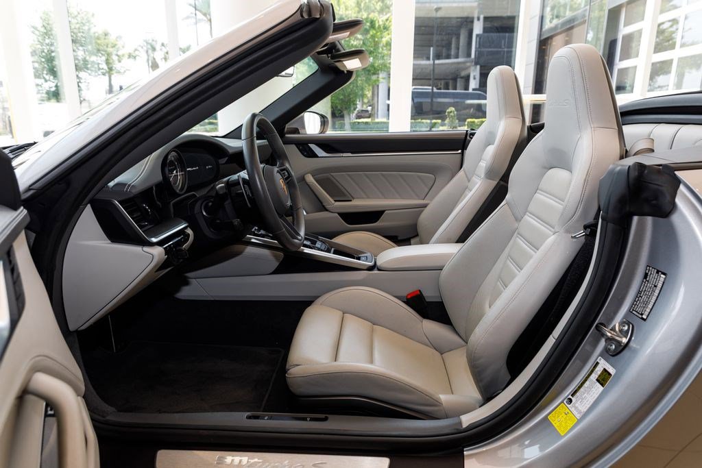 Used 2021 Porsche 911 Turbo image 33