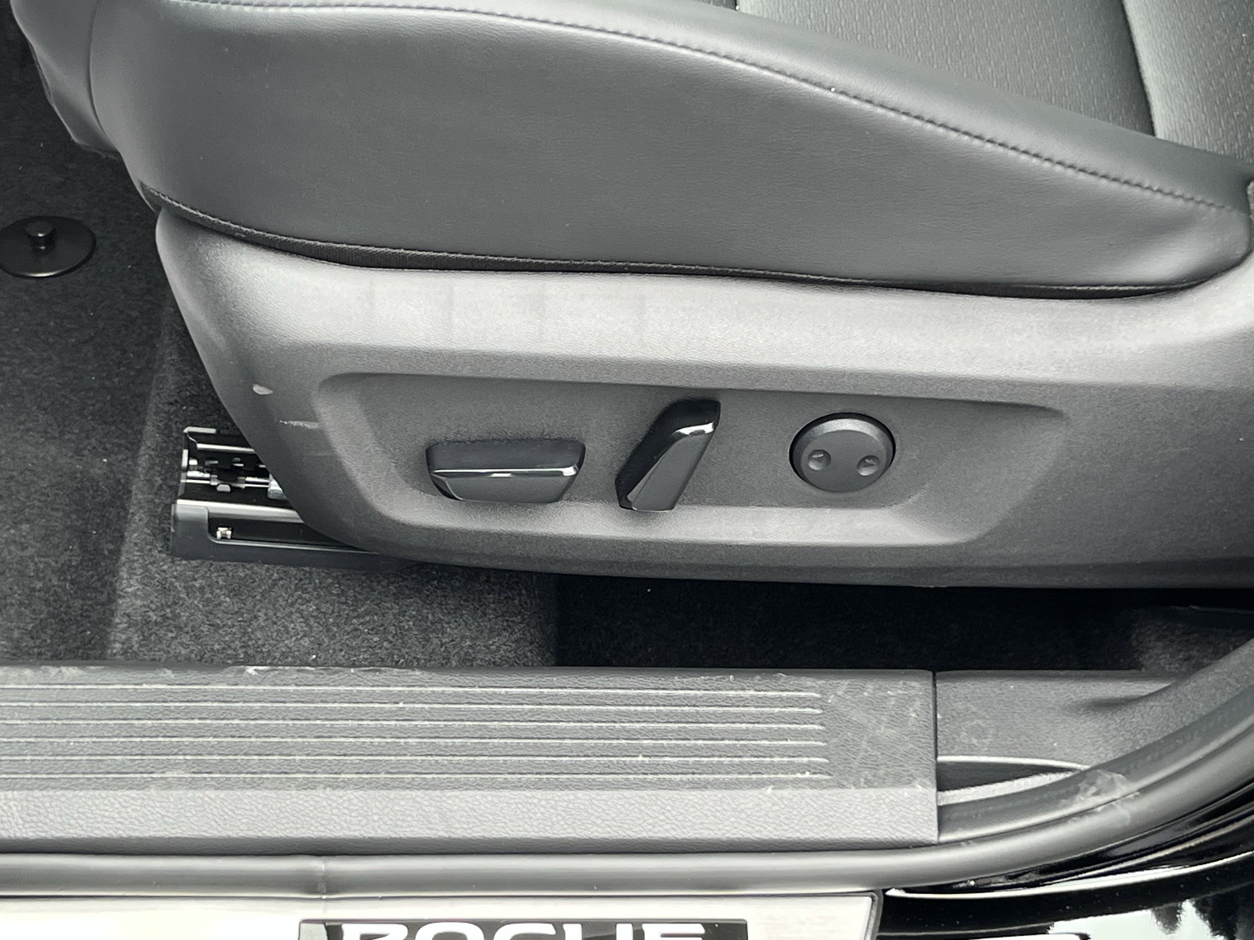 New 2026 Nissan Rogue SV image 18