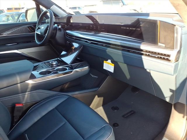 New 2026 Cadillac Escalade IQ Luxury 2 image 23