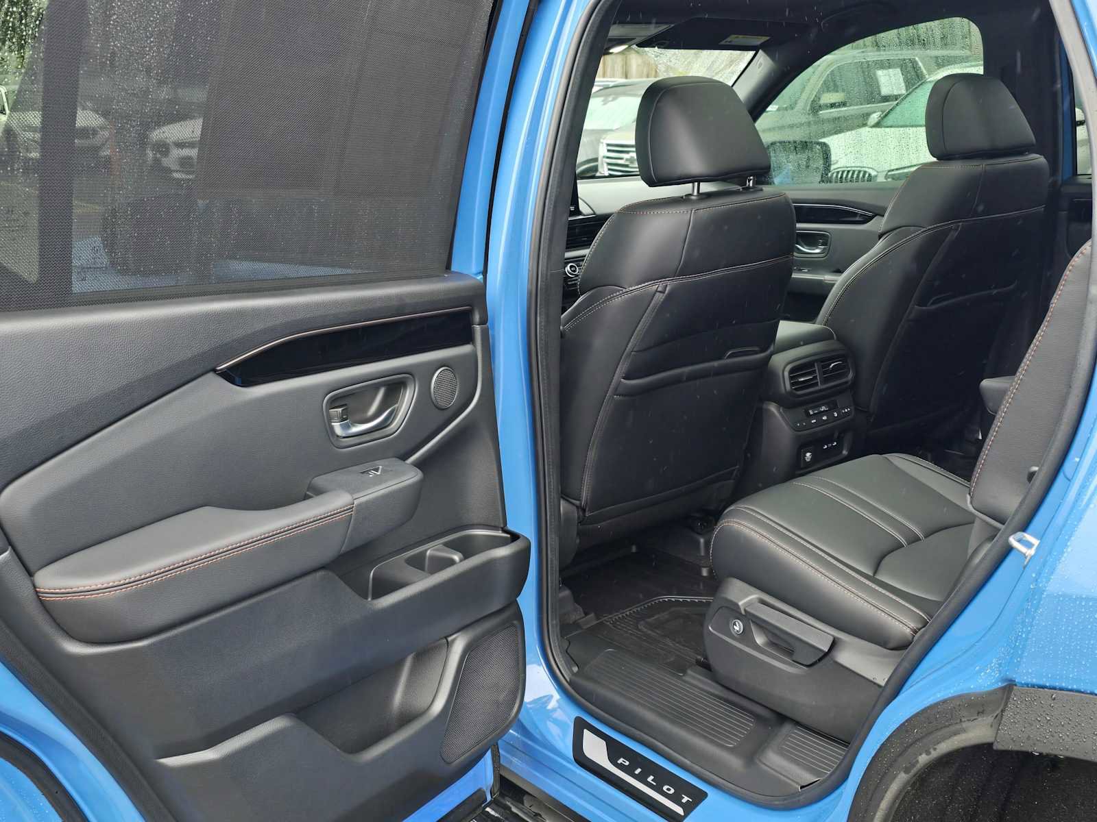 Used 2025 Honda Pilot TrailSport image 15