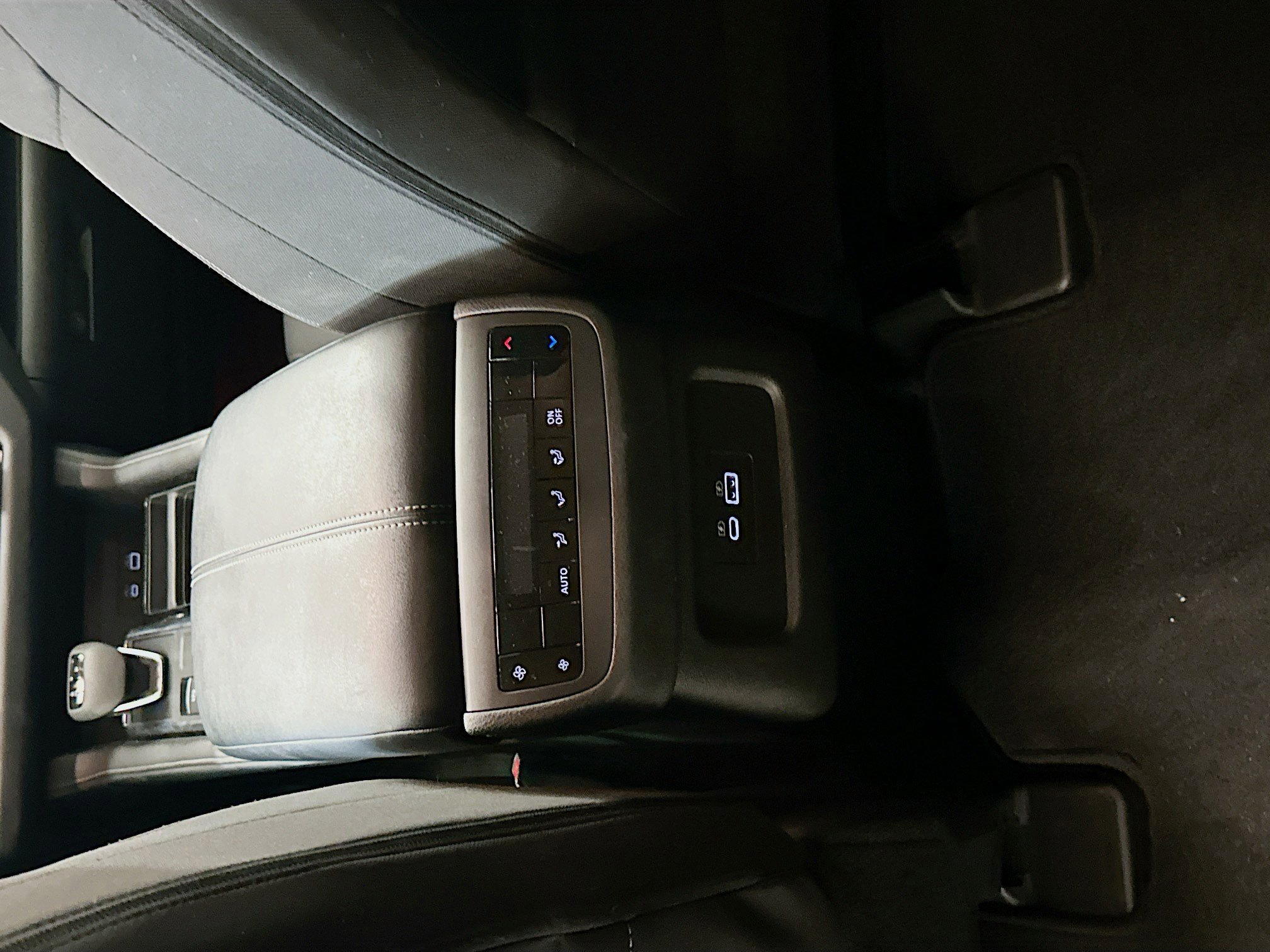 Used 2024 Nissan Pathfinder SV image 28