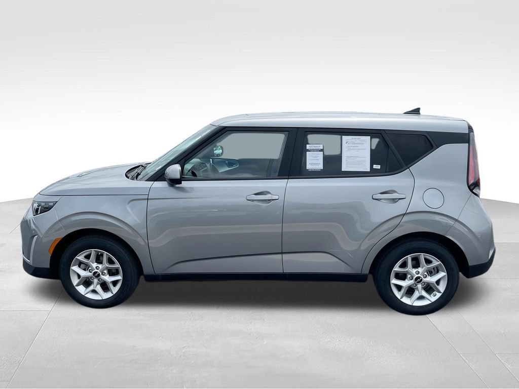 Certified 2025 Kia Soul LX w/ LX Technology Package FWD image 5