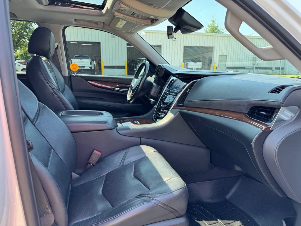 Used 2020 Cadillac Escalade ESV Premium Luxury AWD/4WD image 15