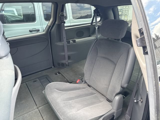 Used 2005 Chrysler Town & Country LX w/ Popular Equipment Group II FWD image 14