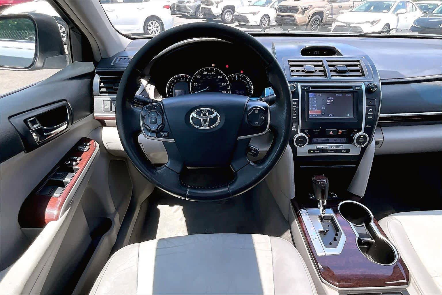 Used 2012 Toyota Camry XLE w/ Leather Pkg FWD image 6