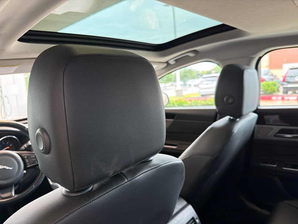 Used 2018 Jaguar XF Premium AWD/4WD image 7