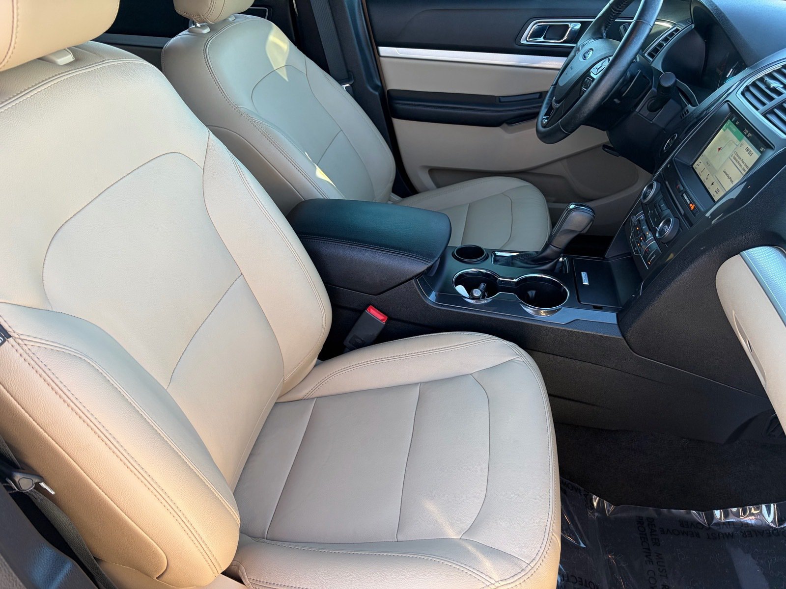 Used 2017 Ford Explorer XLT w/ Equipment Group 202A FWD image 31