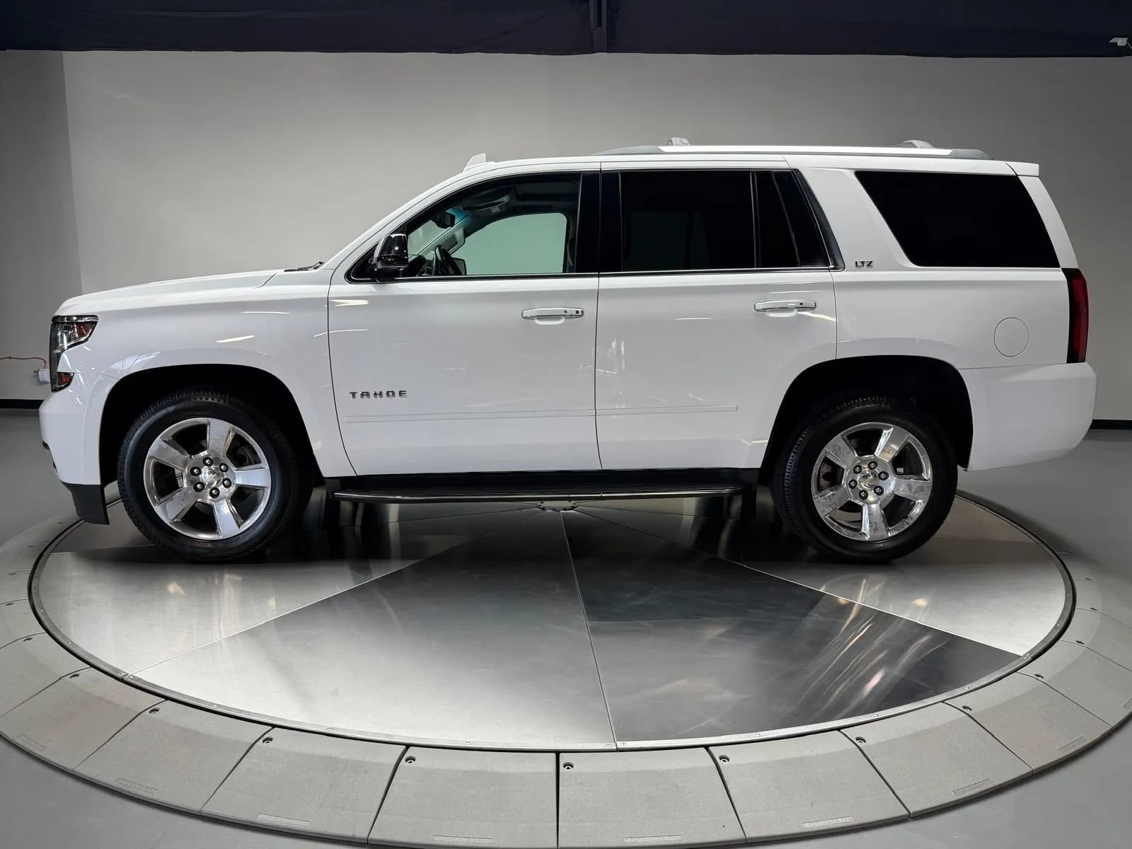 Used 2016 Chevrolet Tahoe LTZ RWD image 4
