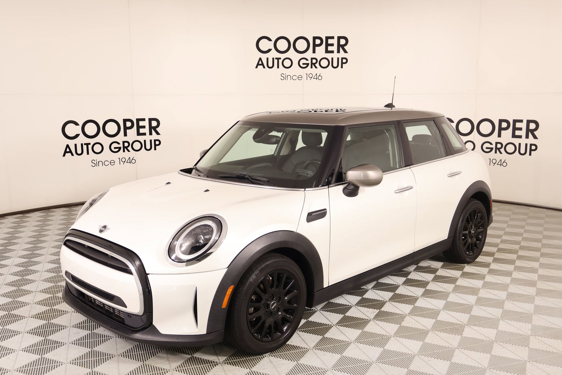 Used 2023 MINI Cooper 4-Door Hardtop FWD image 10