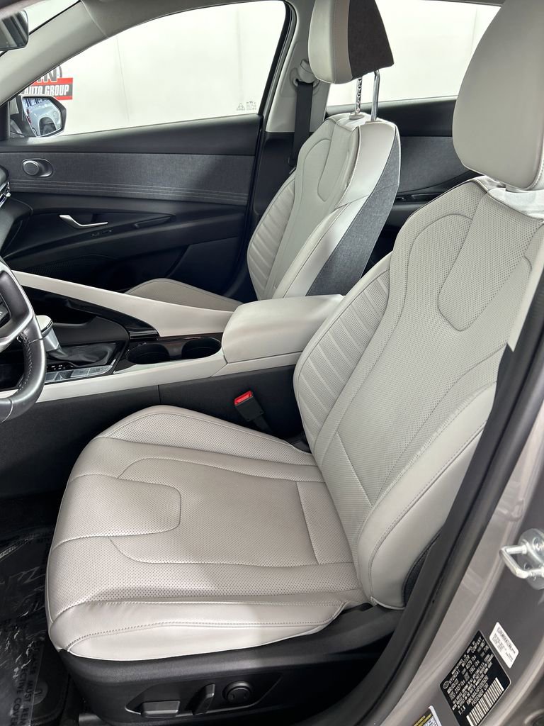 Used 2023 Hyundai Elantra Limited FWD image 12