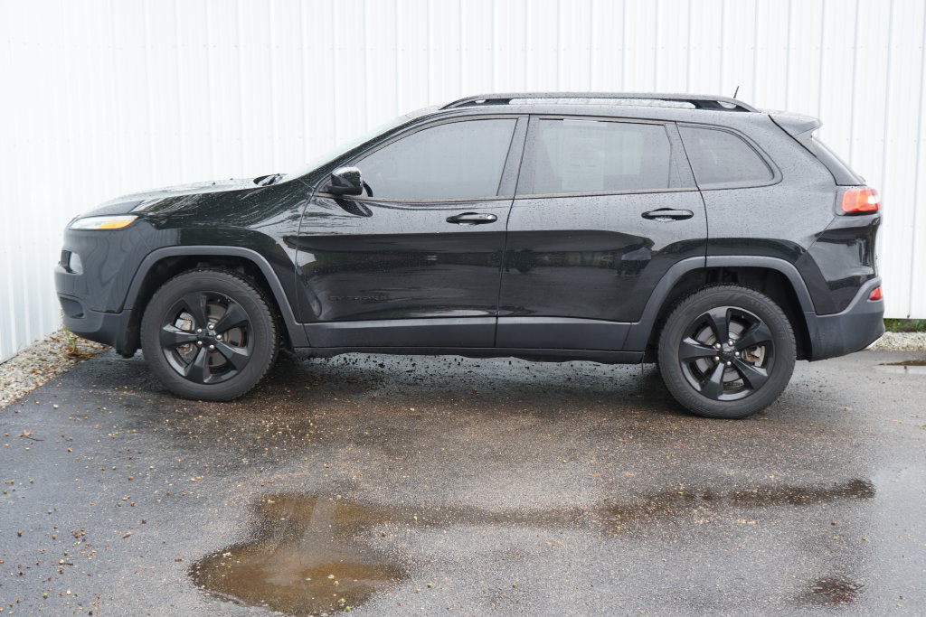 Used 2016 Jeep Cherokee Latitude w/ Comfort/Convenience Group AWD/4WD image 3