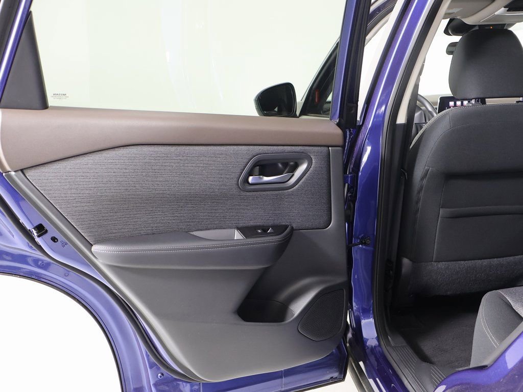 Used 2022 Nissan Rogue SV image 21