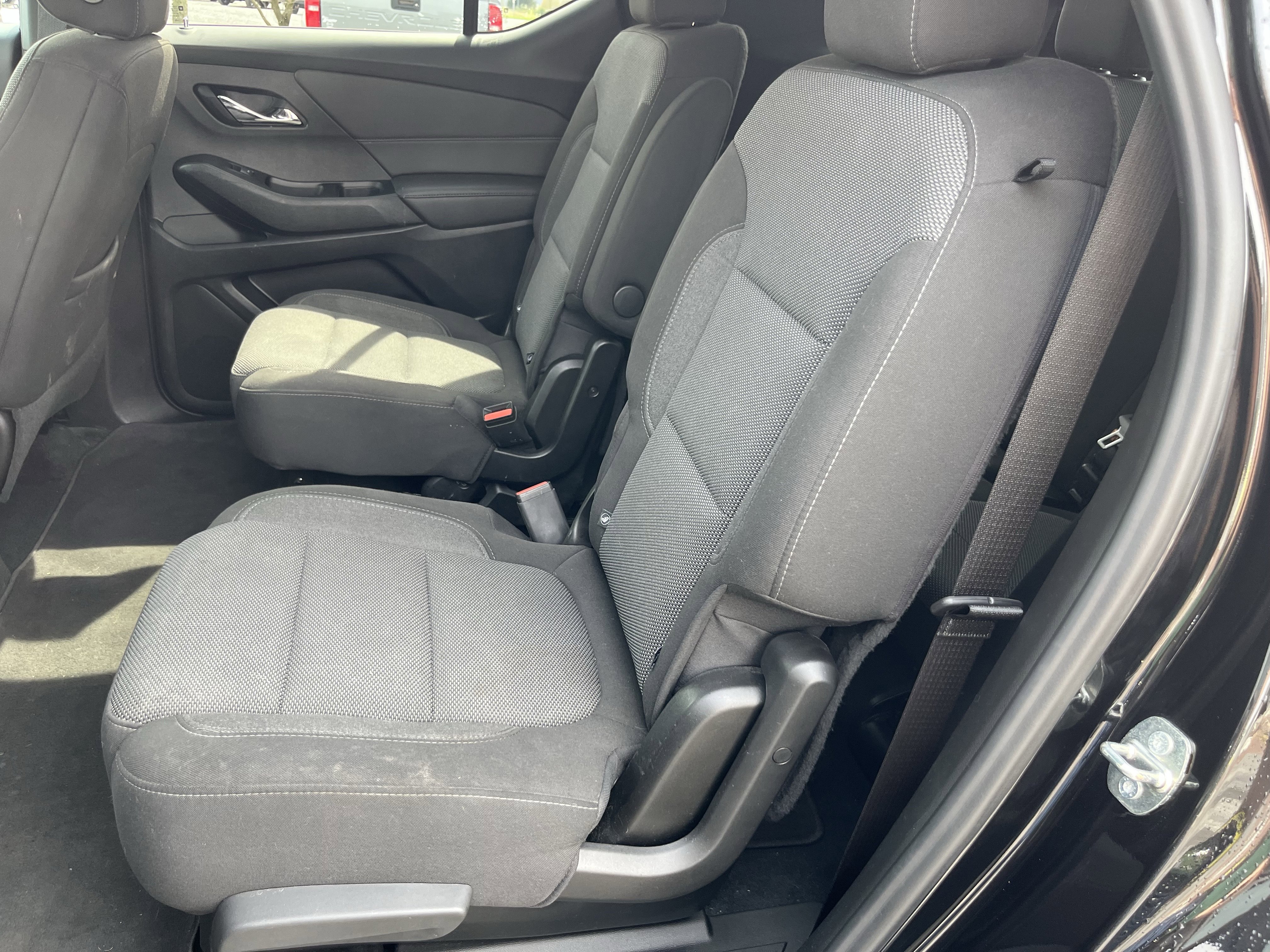 Used 2023 Chevrolet Traverse LT FWD image 16