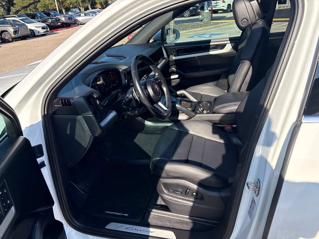 Used 2024 Porsche Cayenne AWD/4WD image 17