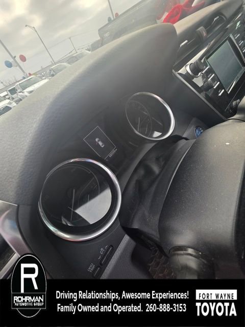 Used 2019 Toyota Camry LE image 5