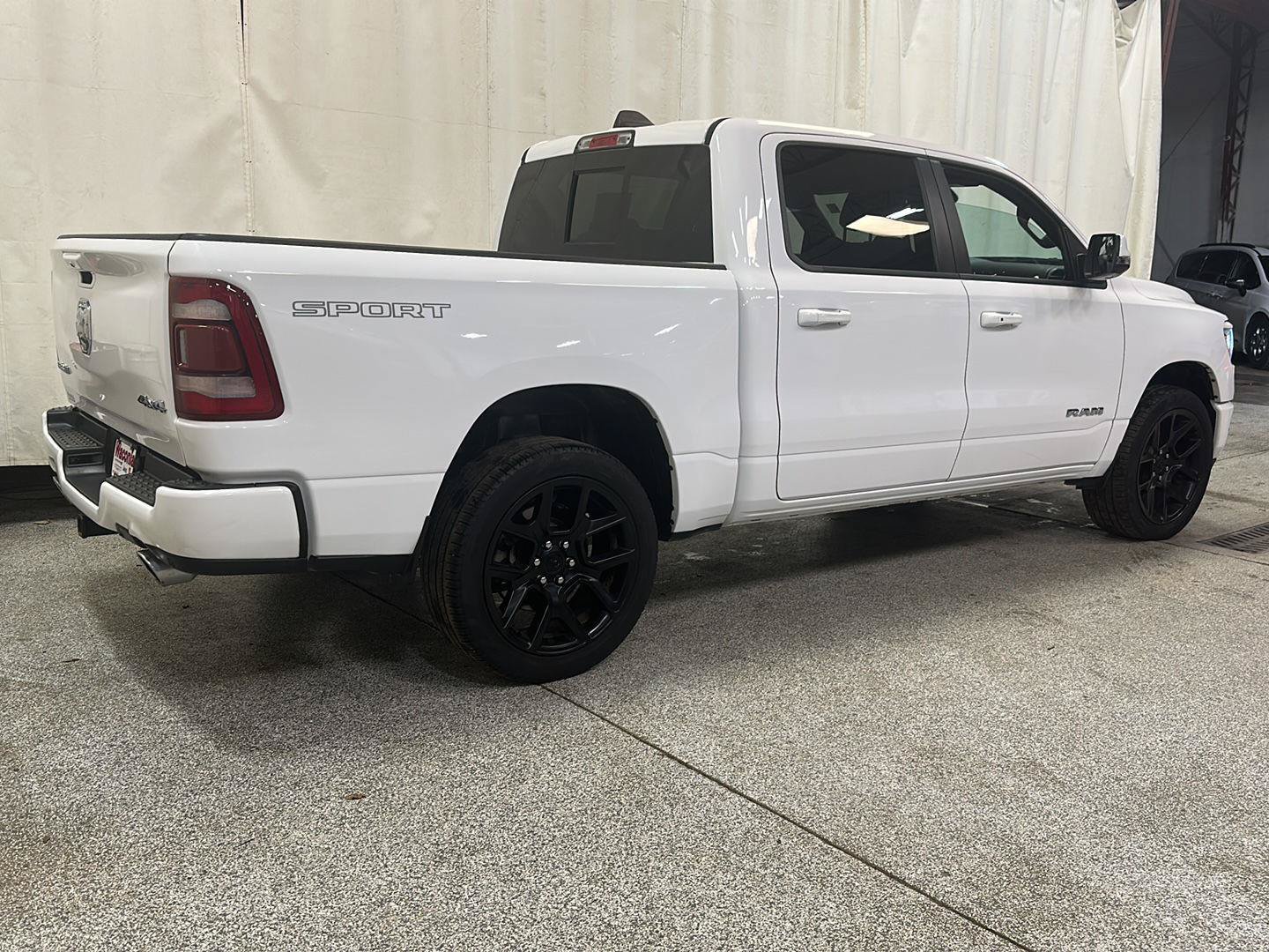 Used 2023 RAM 1500 Laramie AWD/4WD image 5