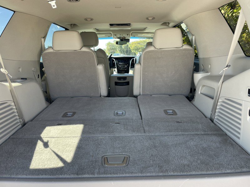 Used 2020 Cadillac Escalade Premium Luxury image 36