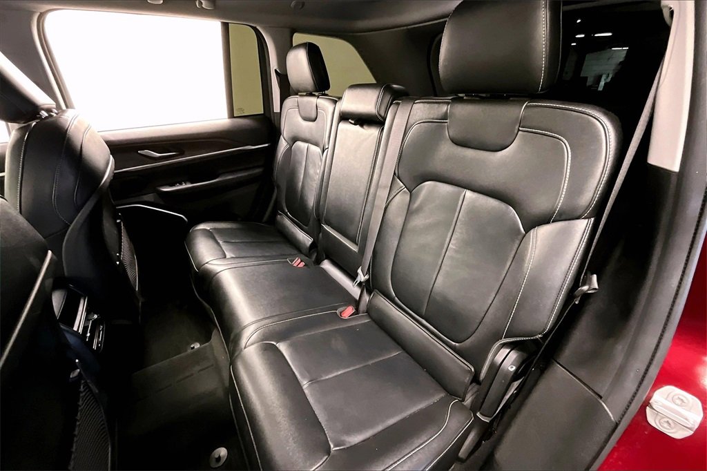 Used 2023 Jeep Grand Cherokee Limited w/ Black Appearance Package image 22