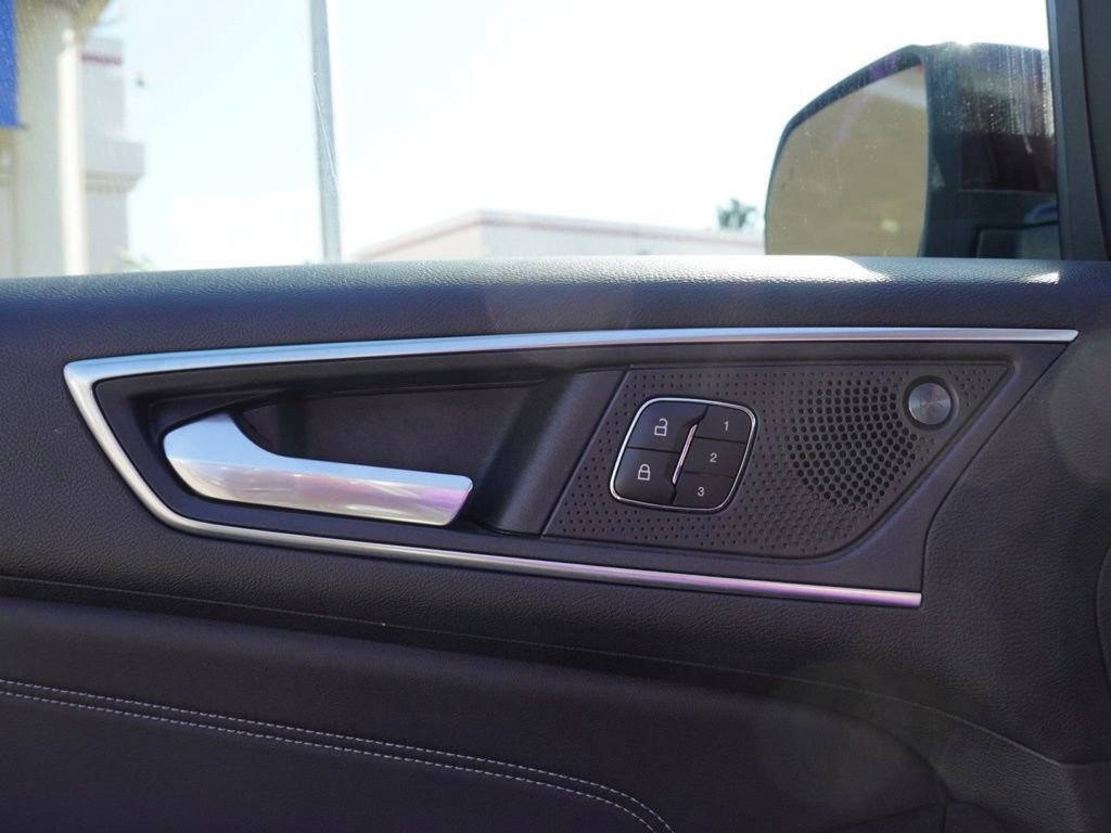 Used 2024 Ford Edge Titanium image 8