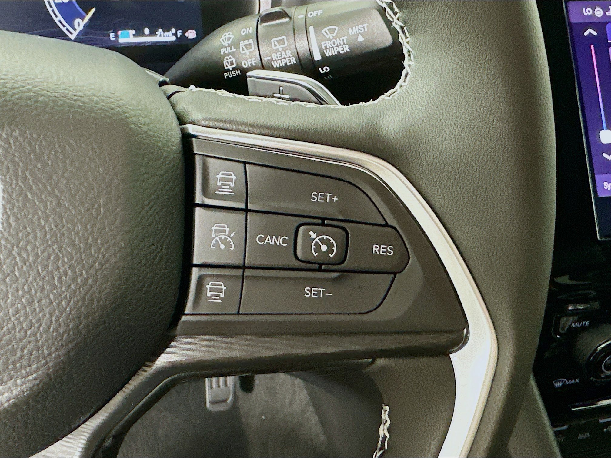 Used 2025 Jeep Grand Cherokee L Laredo w/ Luxury Tech Group I AWD/4WD image 13