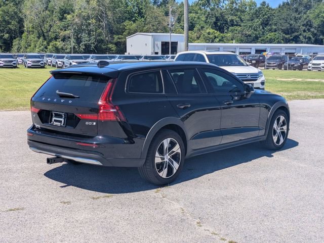 Used 2023 Volvo V60 B5 Cross Country Plus w/ Climate Package AWD/4WD image 3