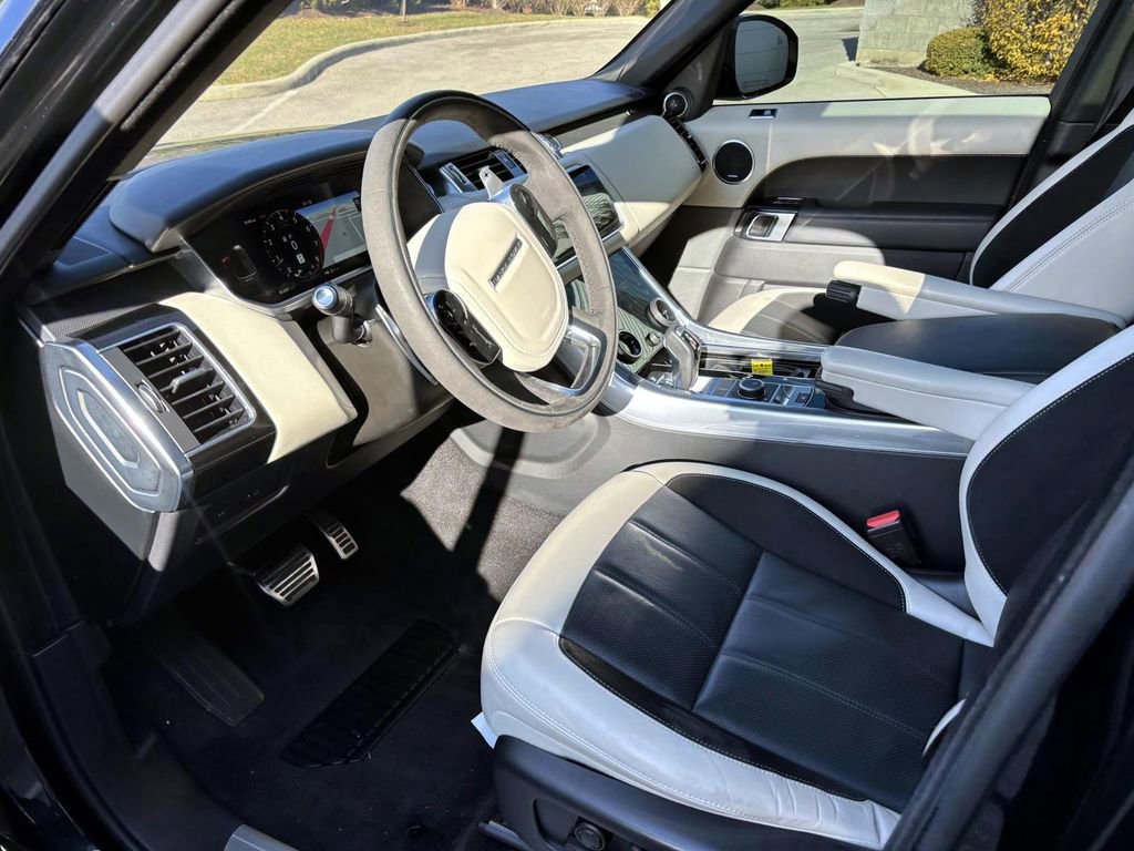 Used 2020 Land Rover Range Rover Sport HST image 9