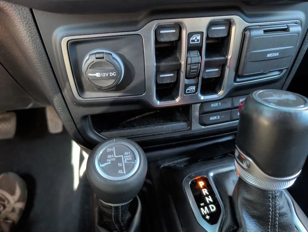 Used 2024 Jeep Wrangler Unlimited Sahara w/ Safety Group AWD/4WD image 37