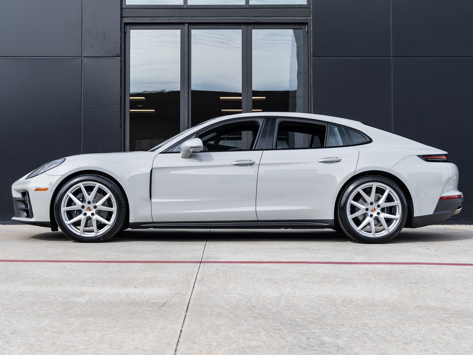 New 2026 Porsche Panamera 4 image 2