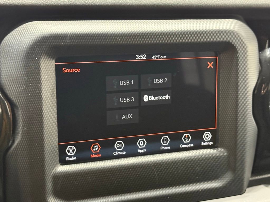 Used 2019 Jeep Wrangler Unlimited Sahara image 29