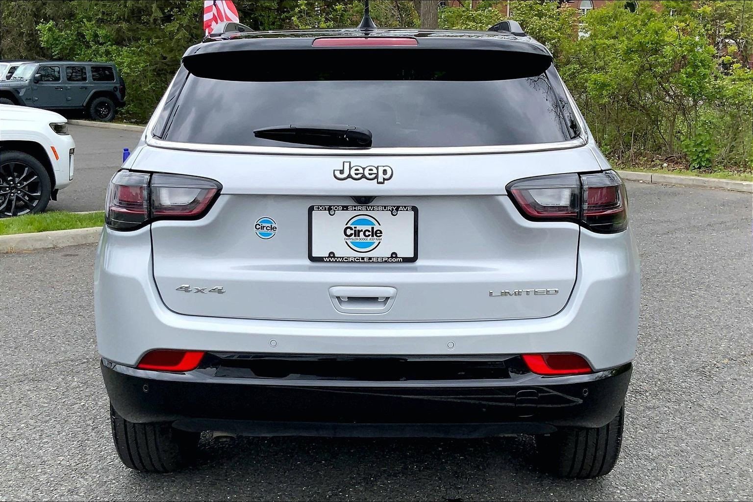 Certified 2025 Jeep Compass Limited w/ Elite Group AWD/4WD image 4