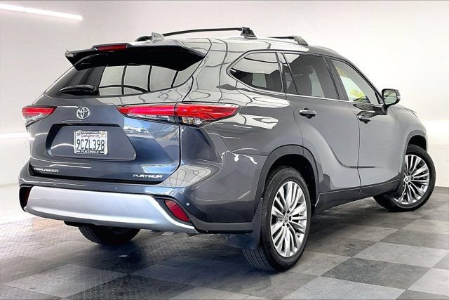 Used 2022 Toyota Highlander Platinum FWD image 13